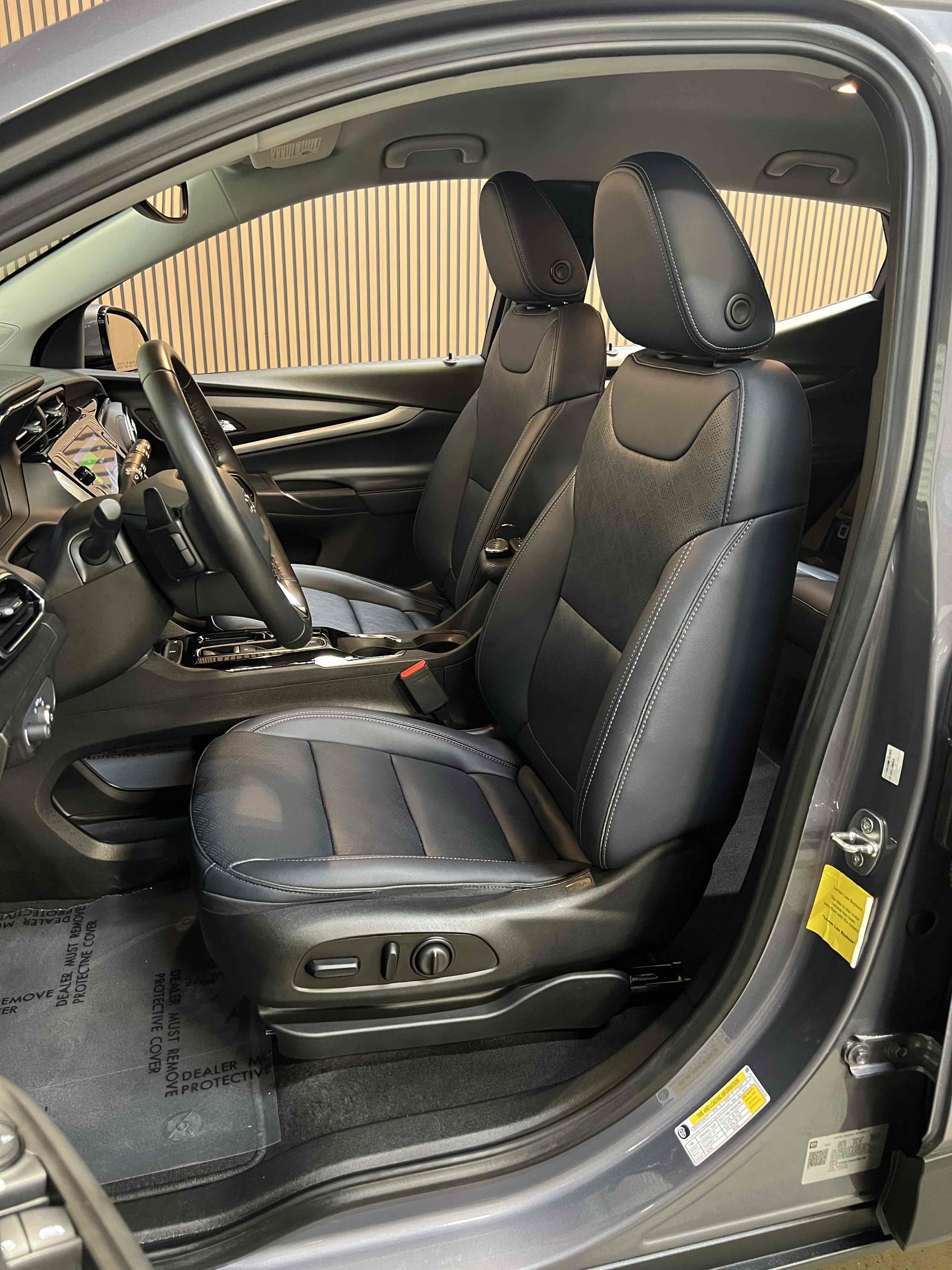Used 2022 Chevrolet Bolt EUV LT w/ Convenience Package FWD image 38