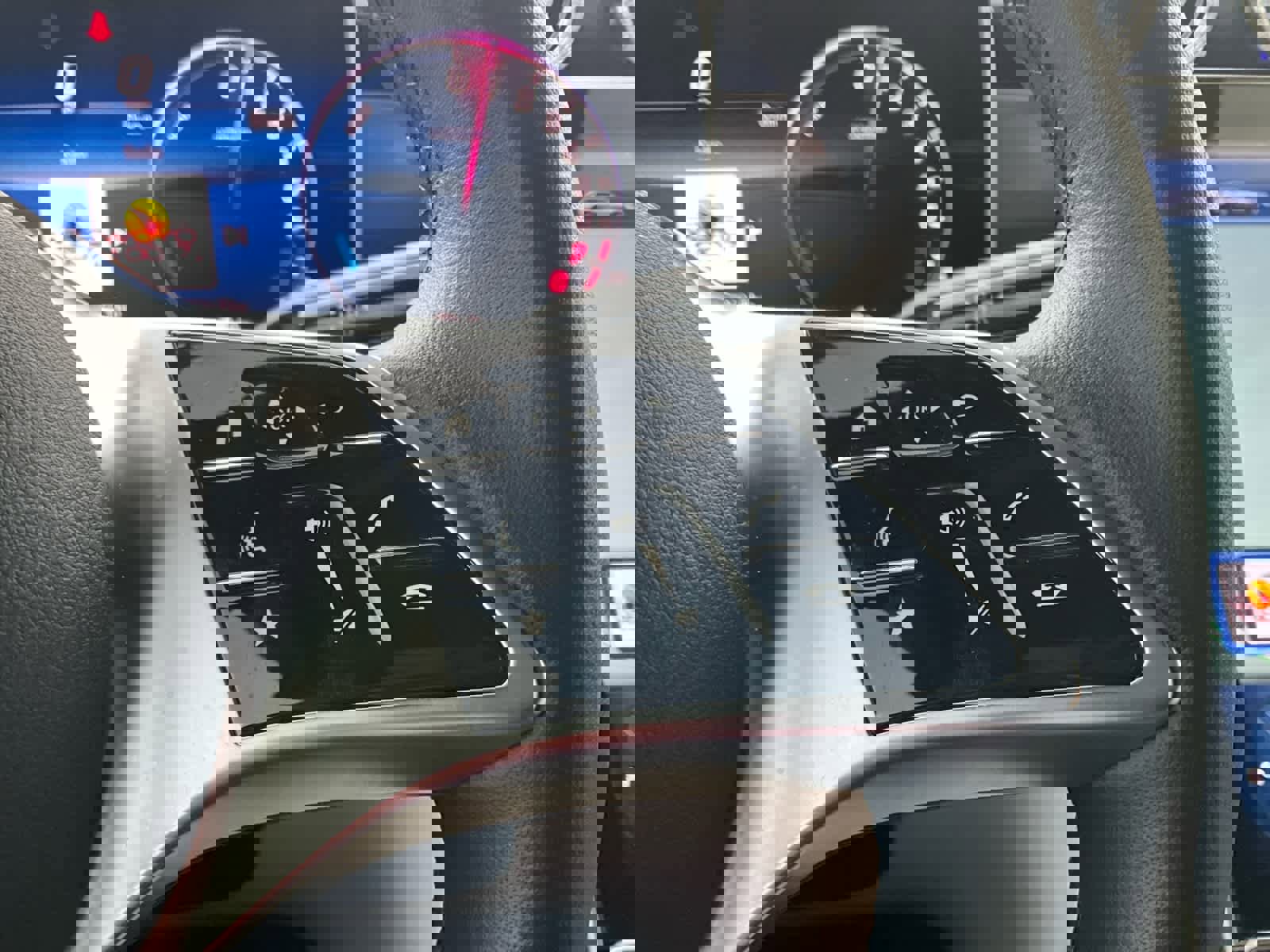 Used 2025 Mercedes-Benz GLC 350e 4MATIC image 21