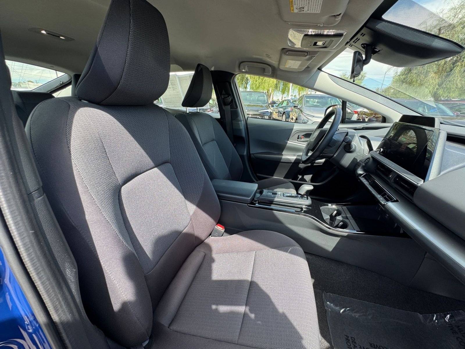 Used 2025 Toyota Prius LE image 34