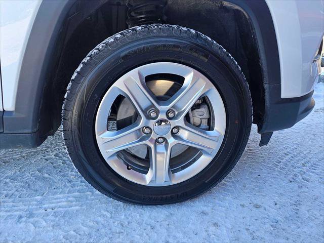 Used 2024 Jeep Compass Latitude w/ Altitude Special Edition AWD/4WD image 9