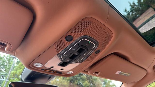 New 2025 Bentley Bentayga Plug-In Hybrid image 28