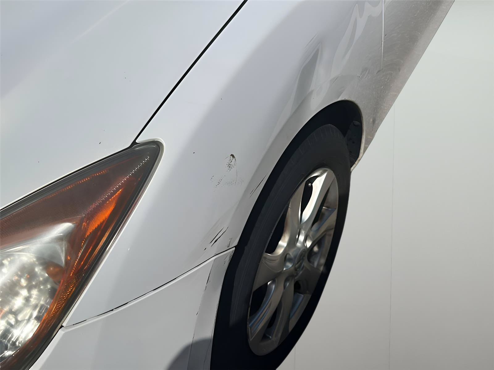 Used 2011 MAZDA MAZDA3 i Touring FWD image 3