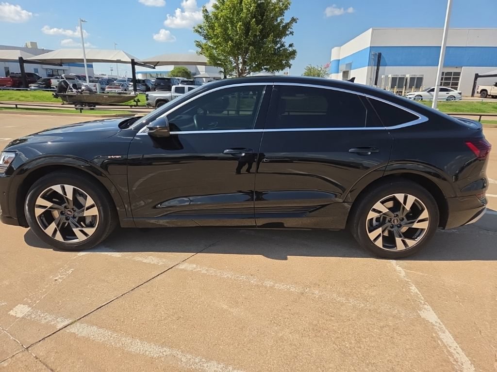 Used 2022 Audi e-tron Premium Plus AWD/4WD image 10