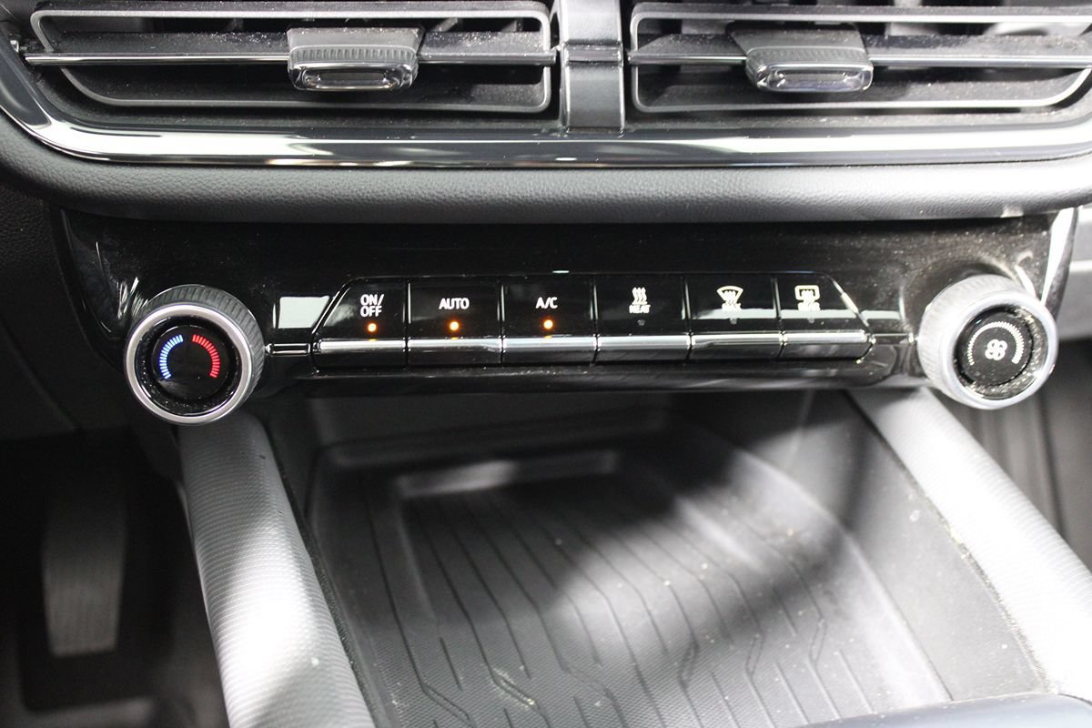 Used 2024 Chevrolet Equinox EV RS FWD image 14