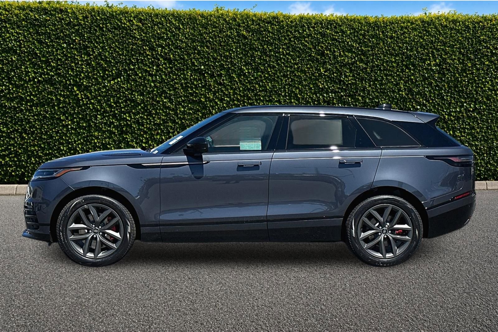 New 2024 Land Rover Range Rover Velar Dynamic SE AWD/4WD image 3