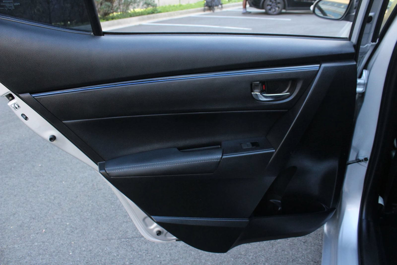 Used 2017 Toyota Corolla SE FWD image 17