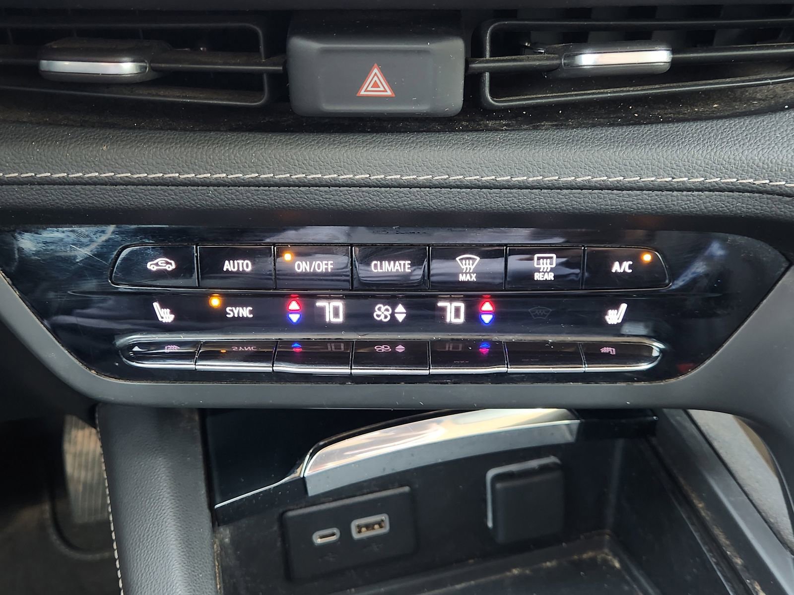 Used 2023 Buick Envision Essence image 22