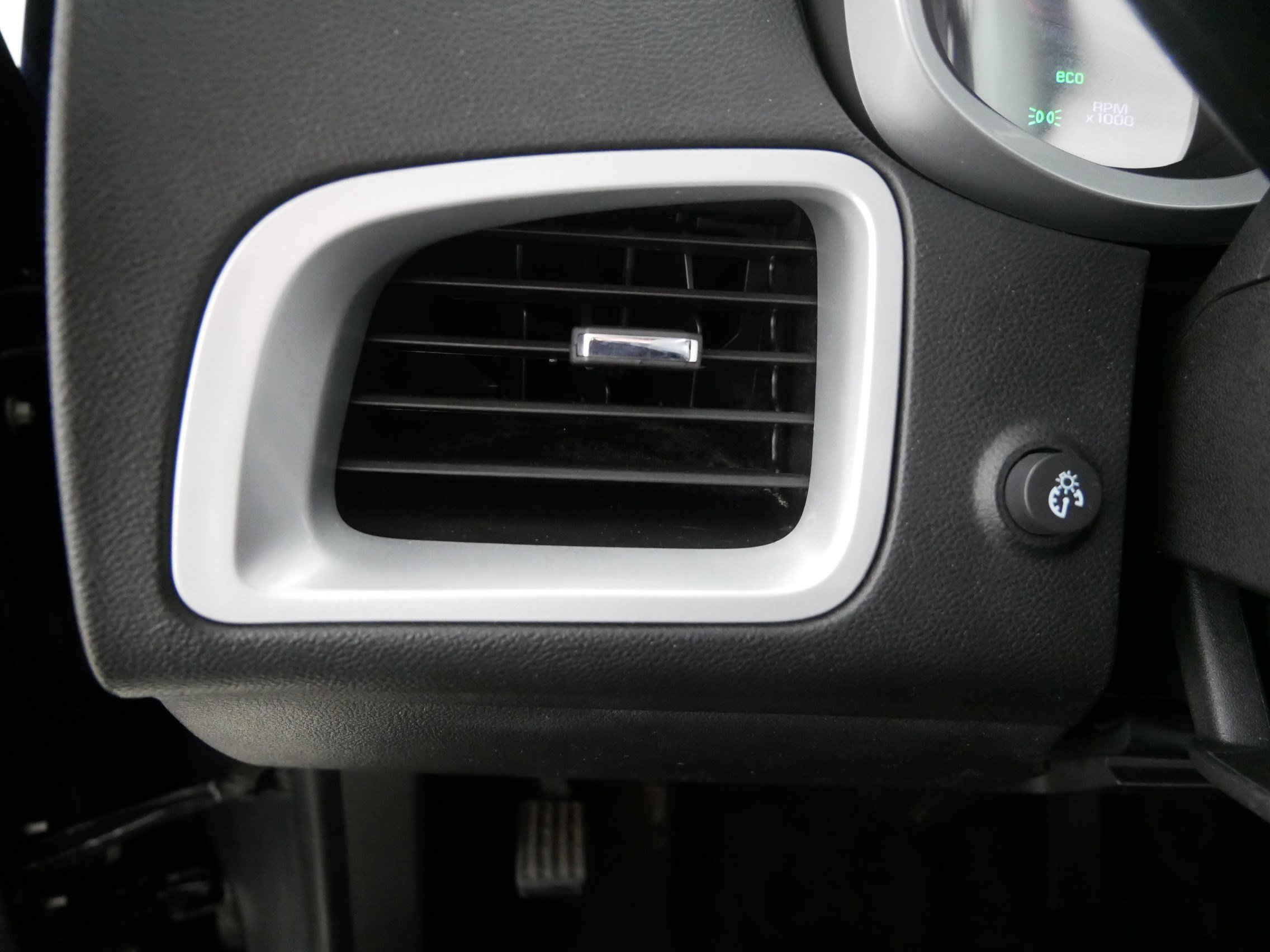 Used 2017 Chevrolet Equinox LT w/ Convenience Package image 26