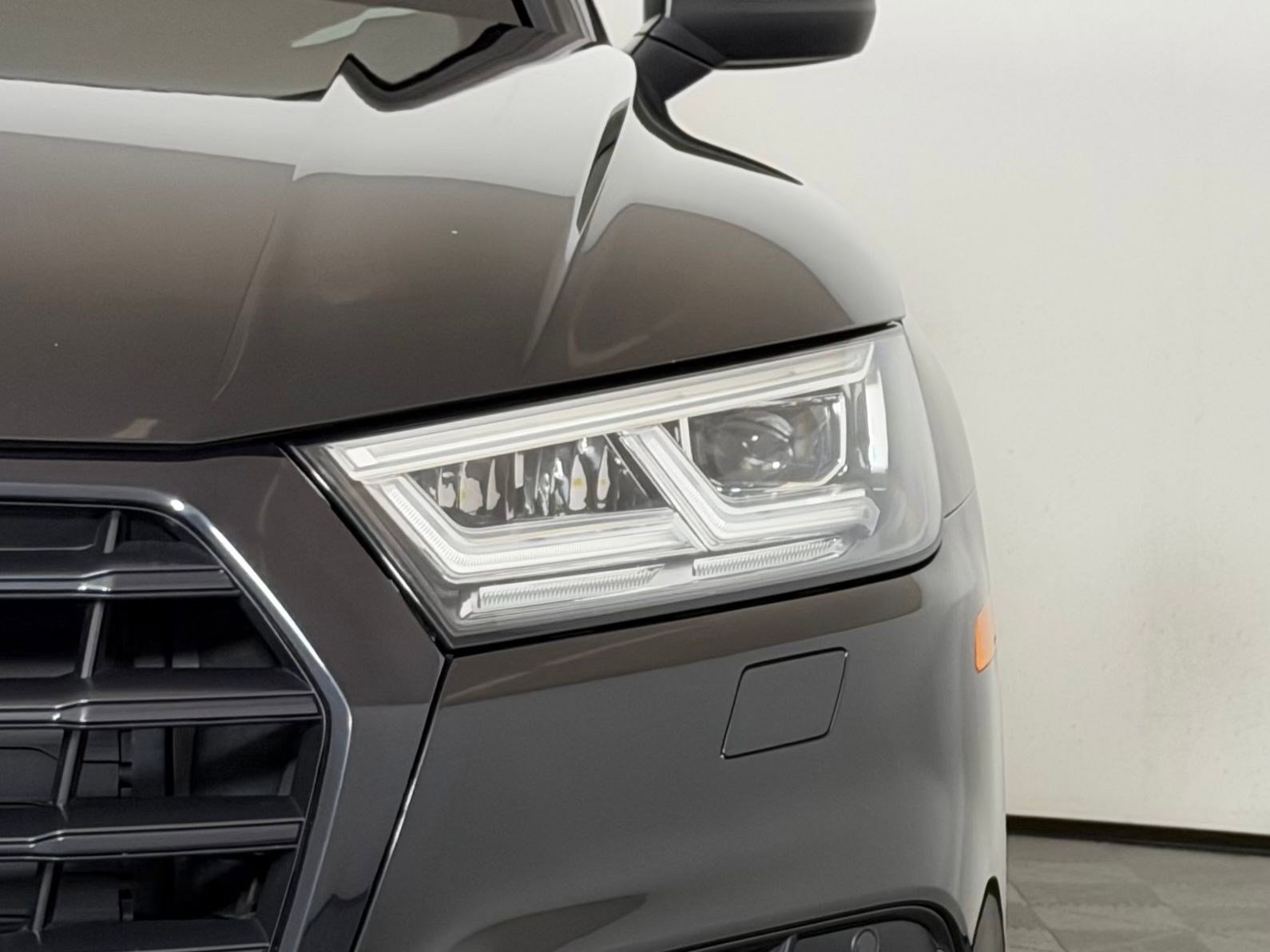 Used 2020 Audi Q5 2.0T Titanium Premium Plus w/ Premium Plus Package AWD/4WD image 11
