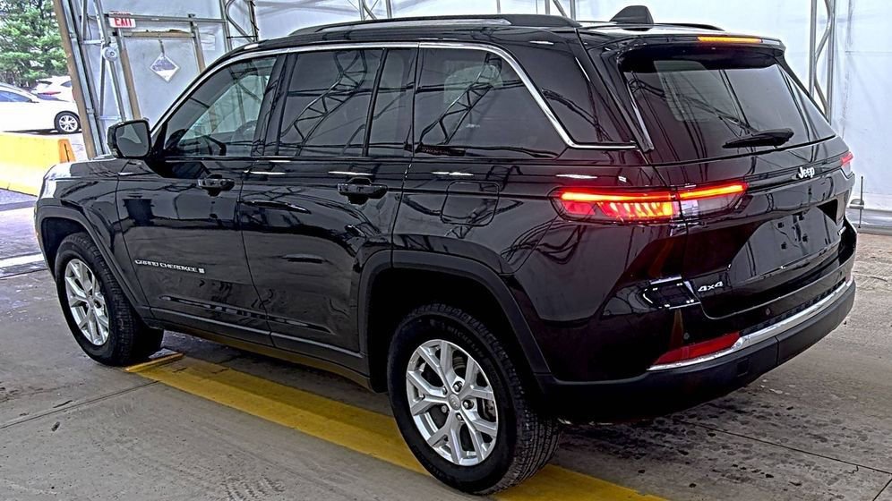 Used 2023 Jeep Grand Cherokee Limited image 4