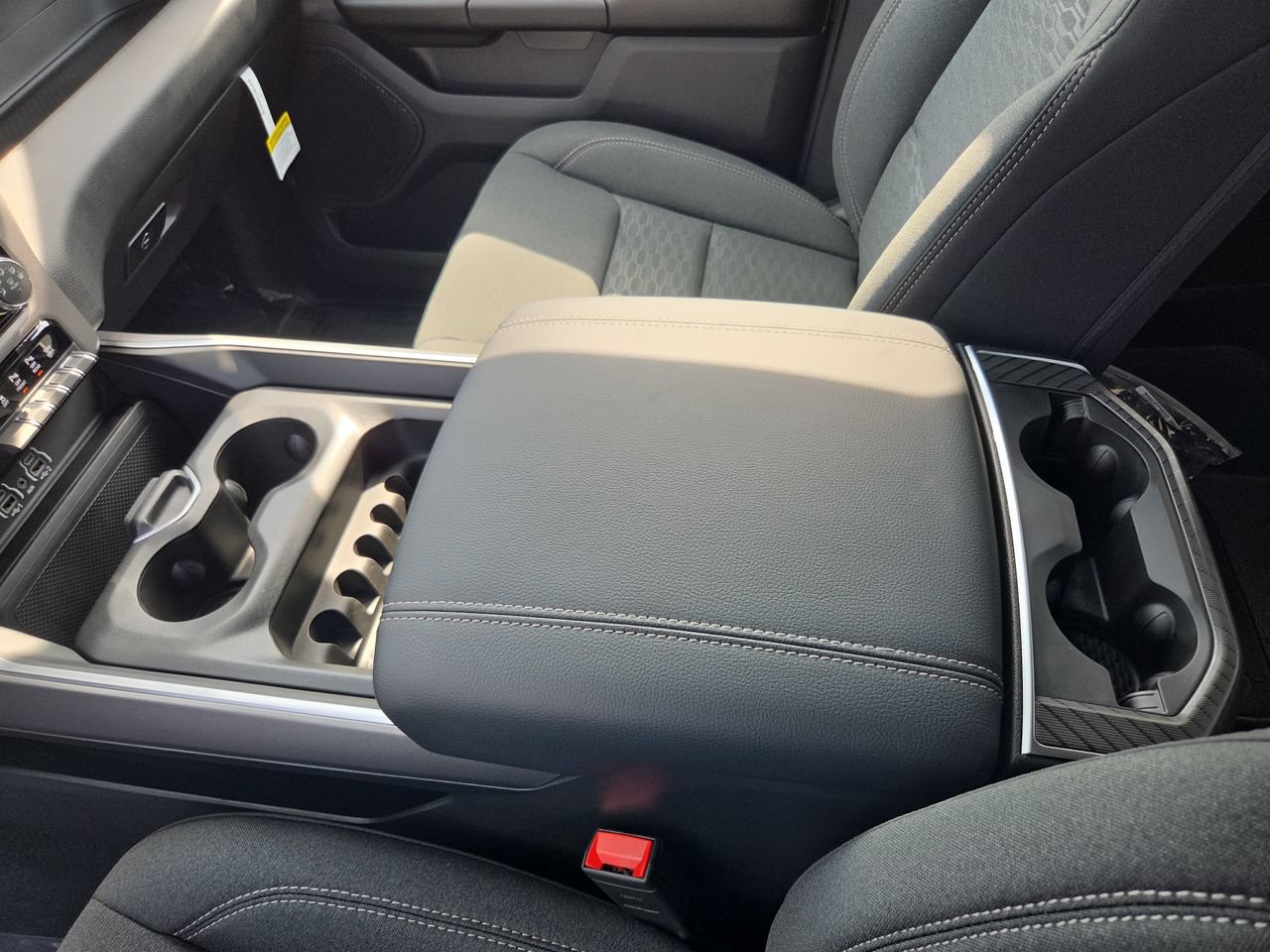 New 2026 RAM 1500 Express AWD/4WD image 31