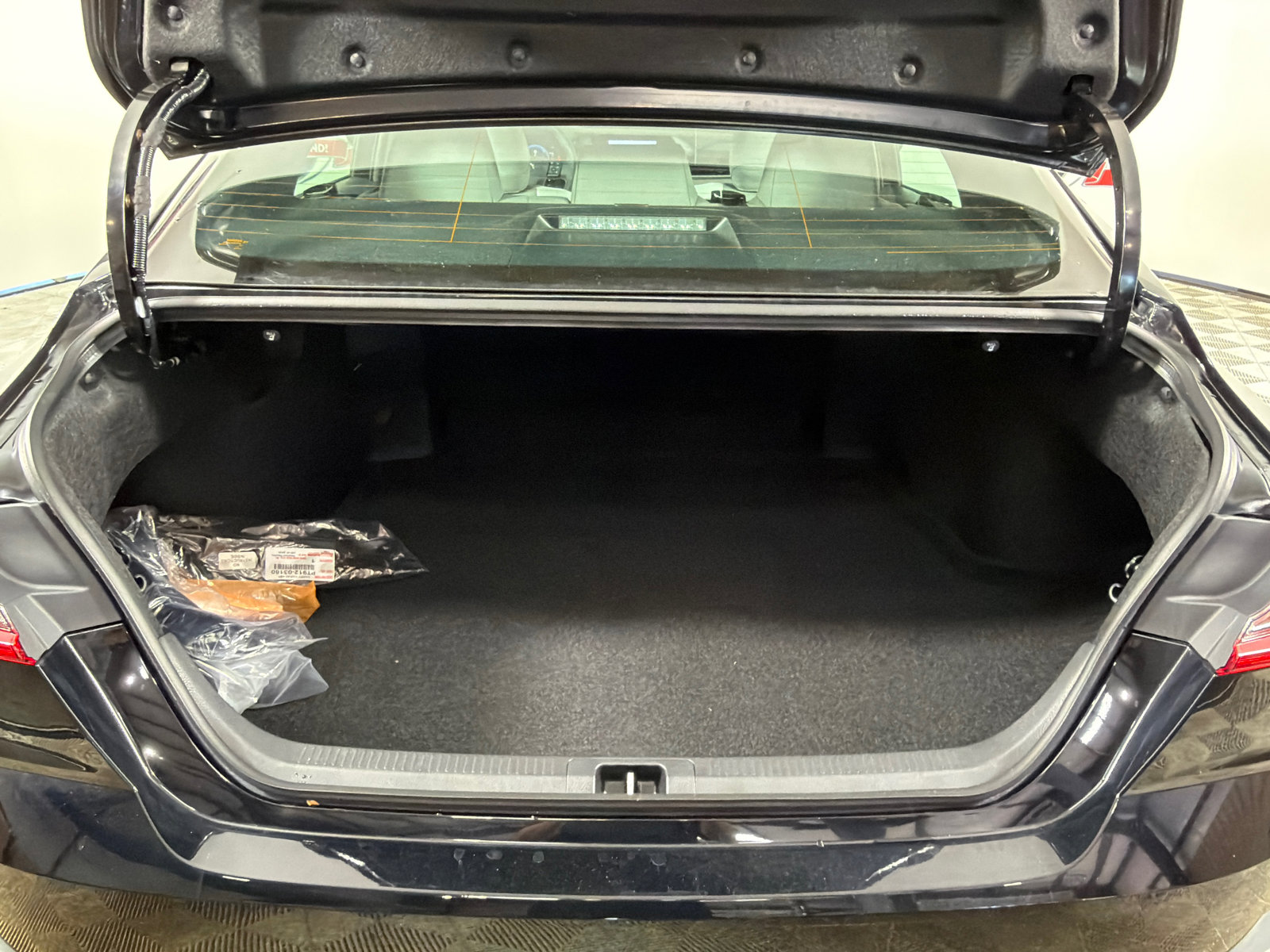 Used 2025 Toyota Camry SE FWD image 18