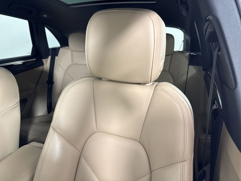 Certified 2022 Porsche Macan AWD/4WD image 40