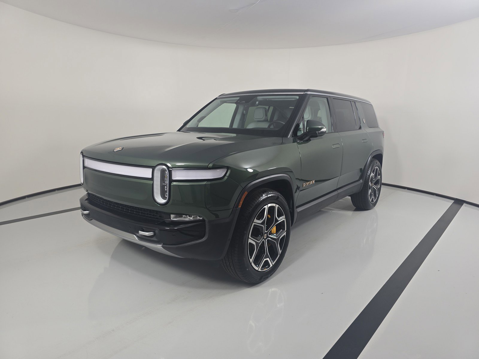 Used 2024 Rivian R1S Adventure AWD/4WD image 1