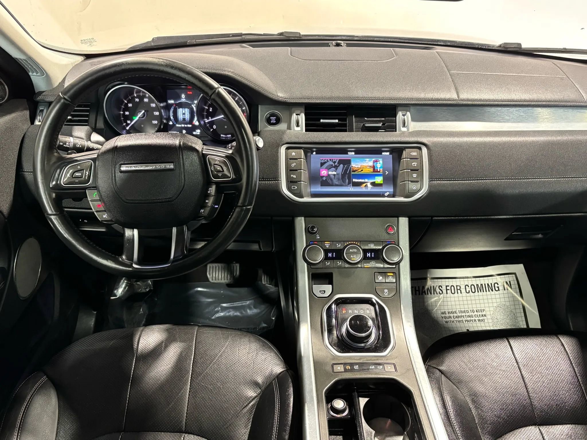 Used 2017 Land Rover Range Rover Evoque SE image 15