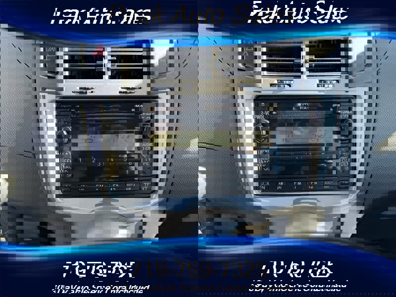 Used 2010 Toyota Yaris 4-Door Hatchback image 15