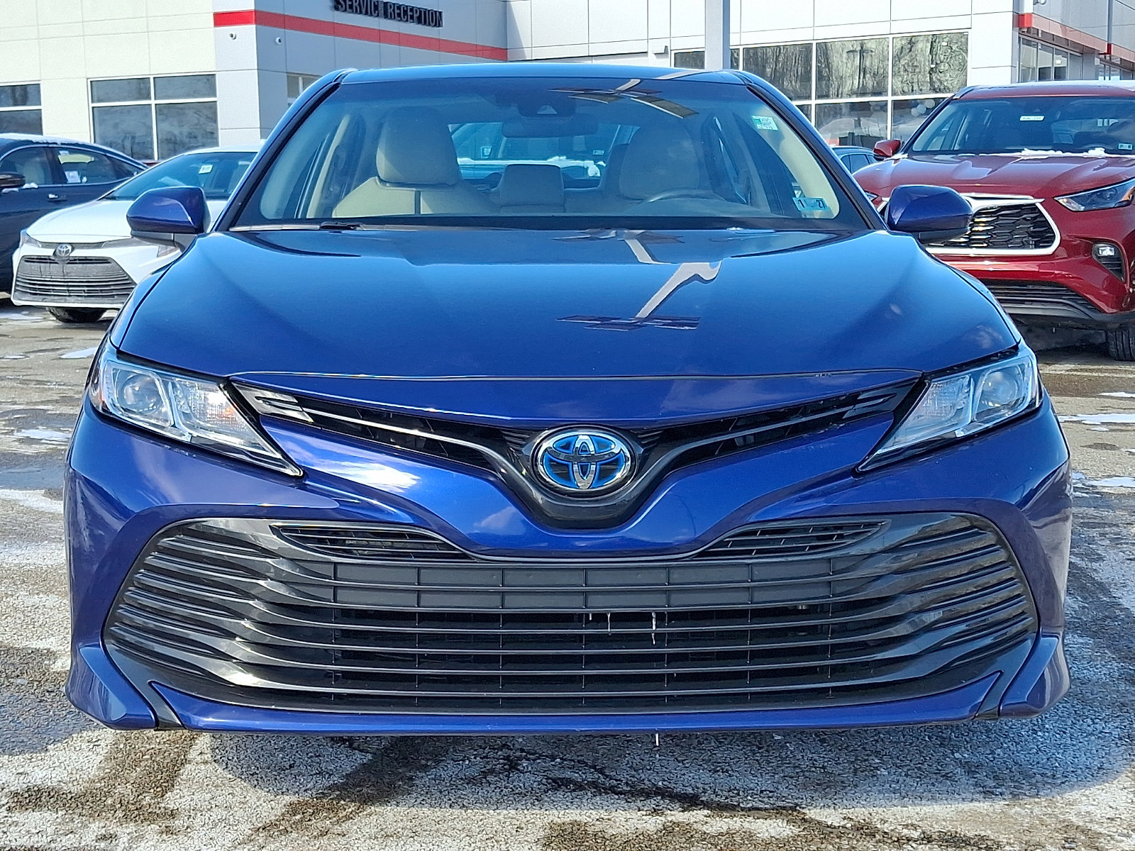 Used 2018 Toyota Camry LE image 2