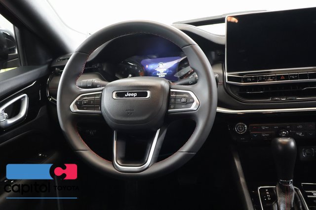 Used 2025 Jeep Compass Trailhawk AWD/4WD image 13
