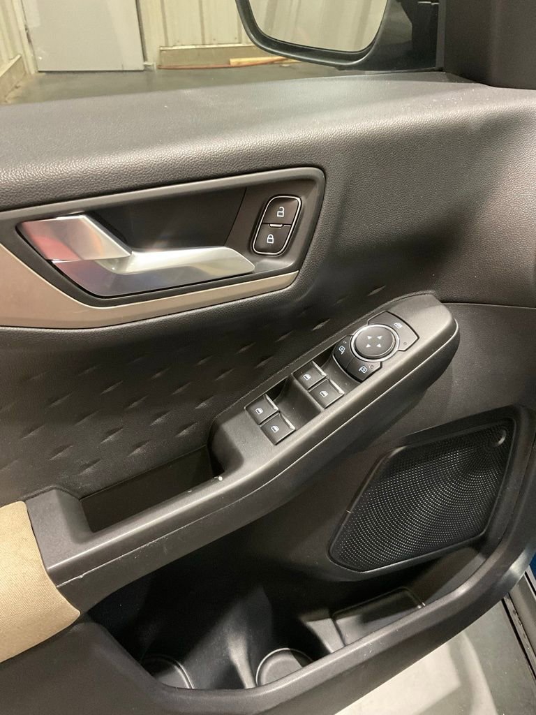 Used 2020 Ford Escape SE Sport image 7