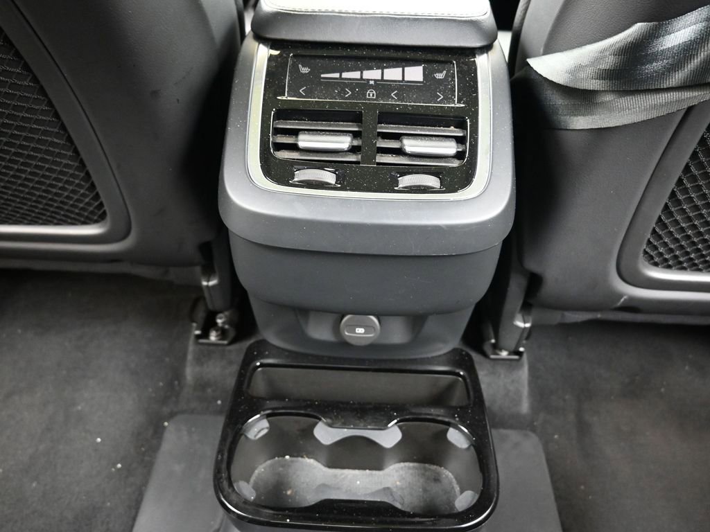 Certified 2024 Volvo XC90 B6 Plus image 16
