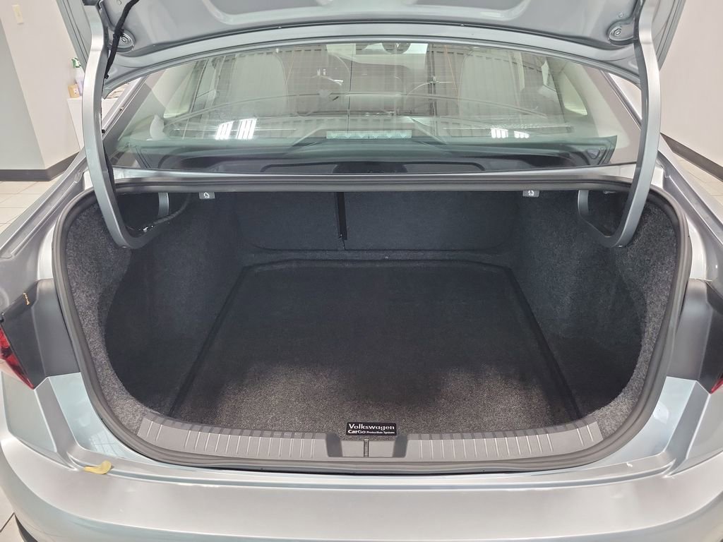 Used 2023 Volkswagen Jetta SE w/ Panoramic Sunroof Package FWD image 16