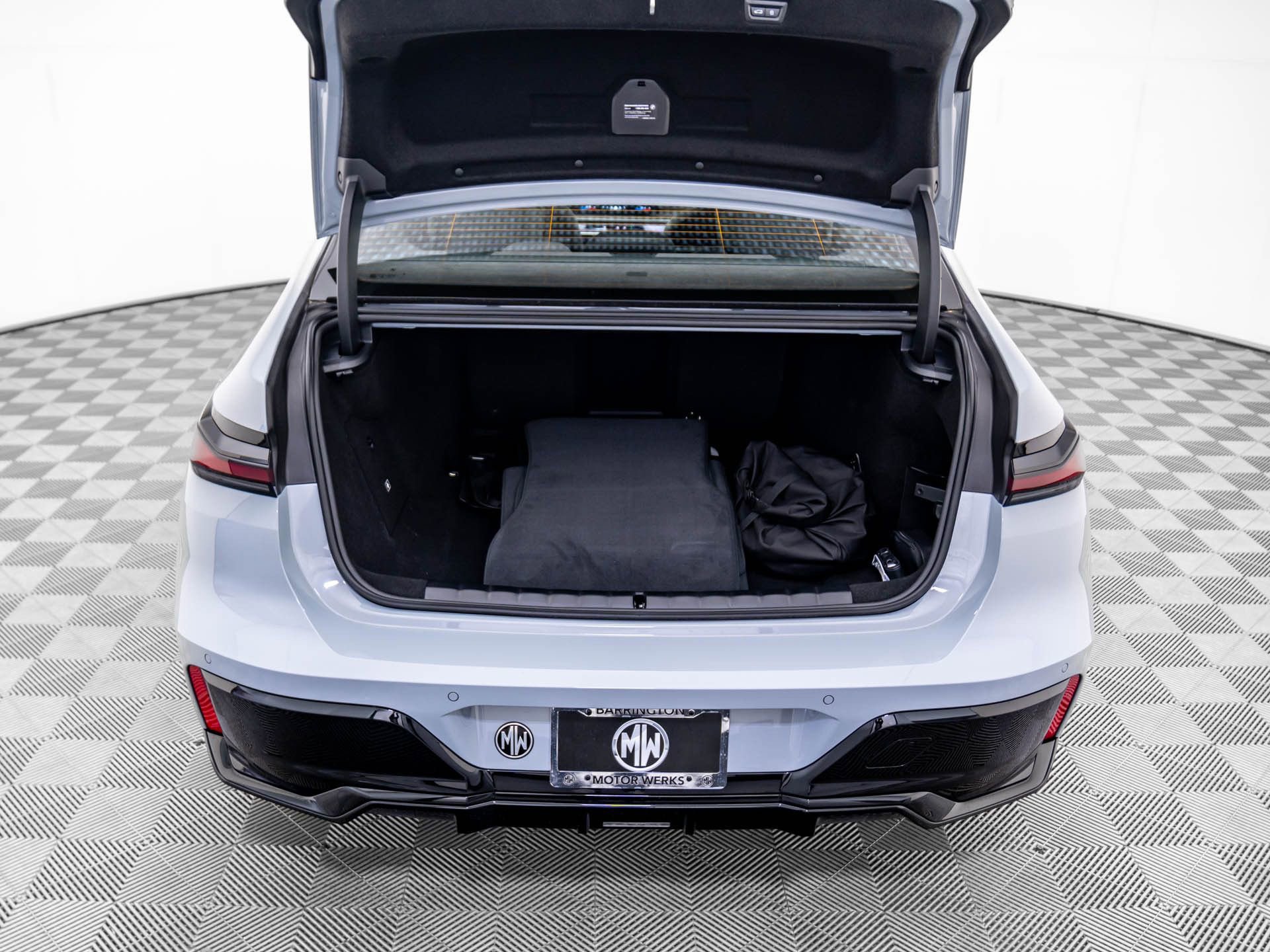 Certified 2025 BMW i7 xDrive60 image 32