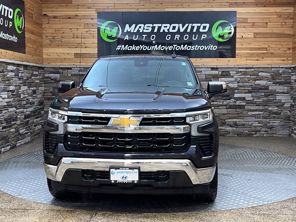 Used 2022 Chevrolet Silverado 1500 LT AWD/4WD image 4
