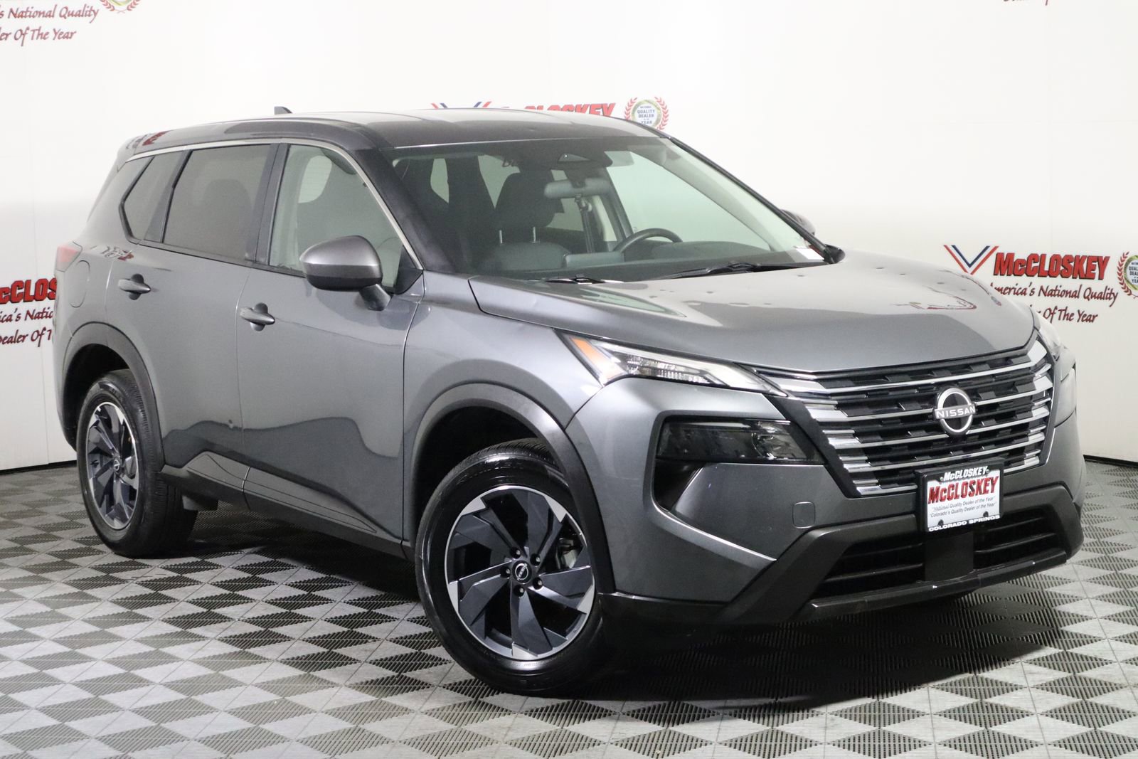 Used 2025 Nissan Rogue SV image 3