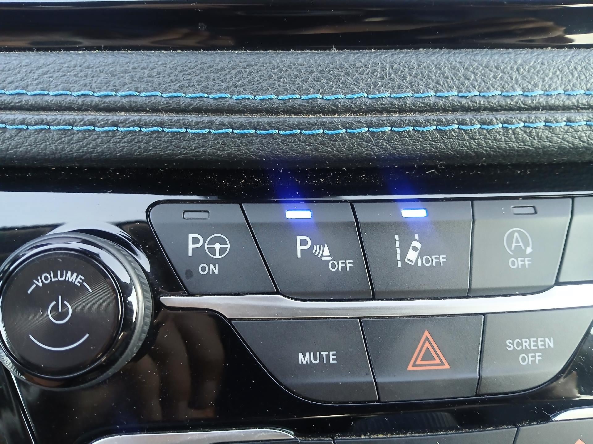 Used 2021 Chrysler Pacifica Touring-L w/ Premium & Safety Sphere Group FWD image 37