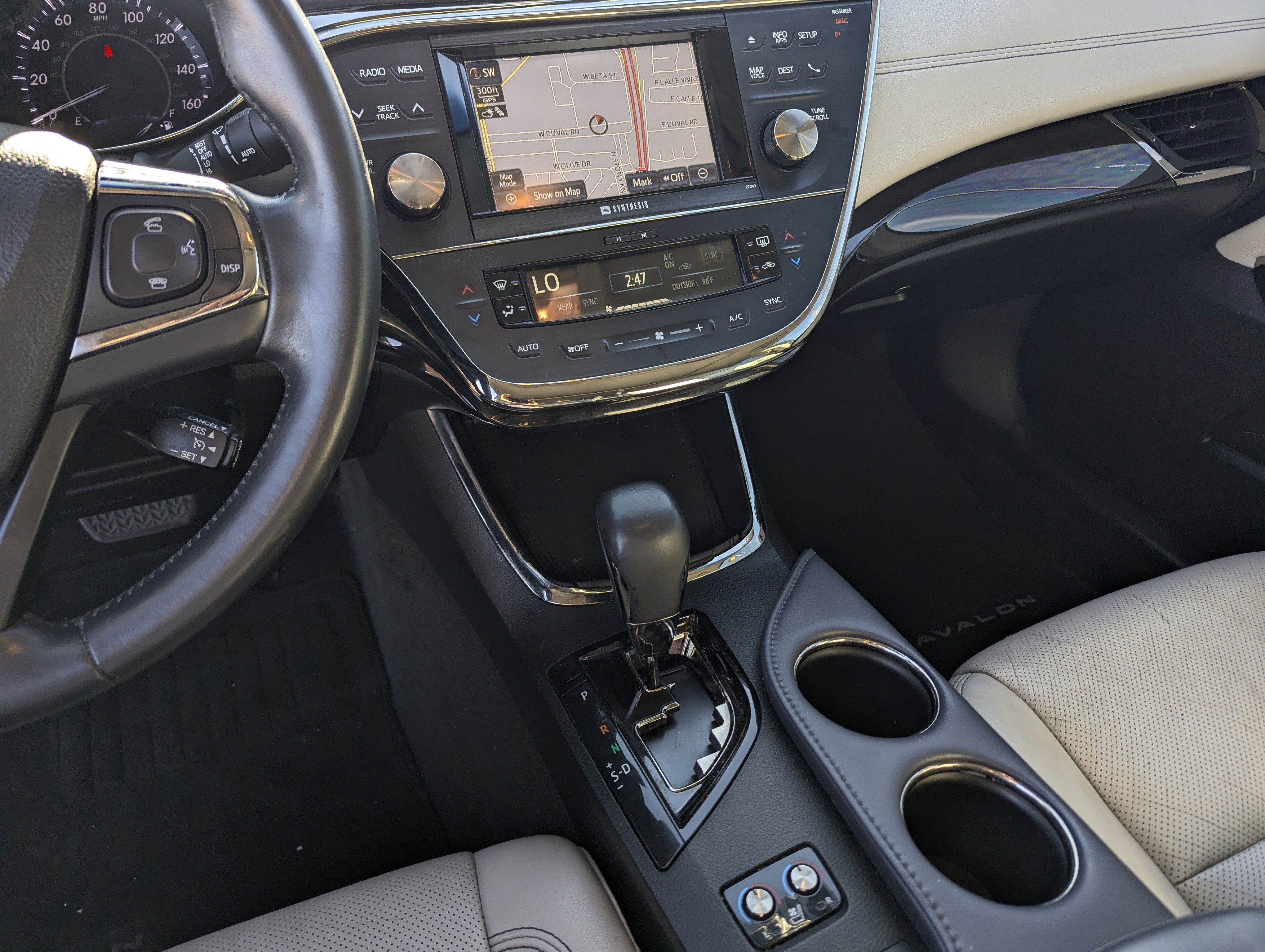 Used 2014 Toyota Avalon Limited image 10