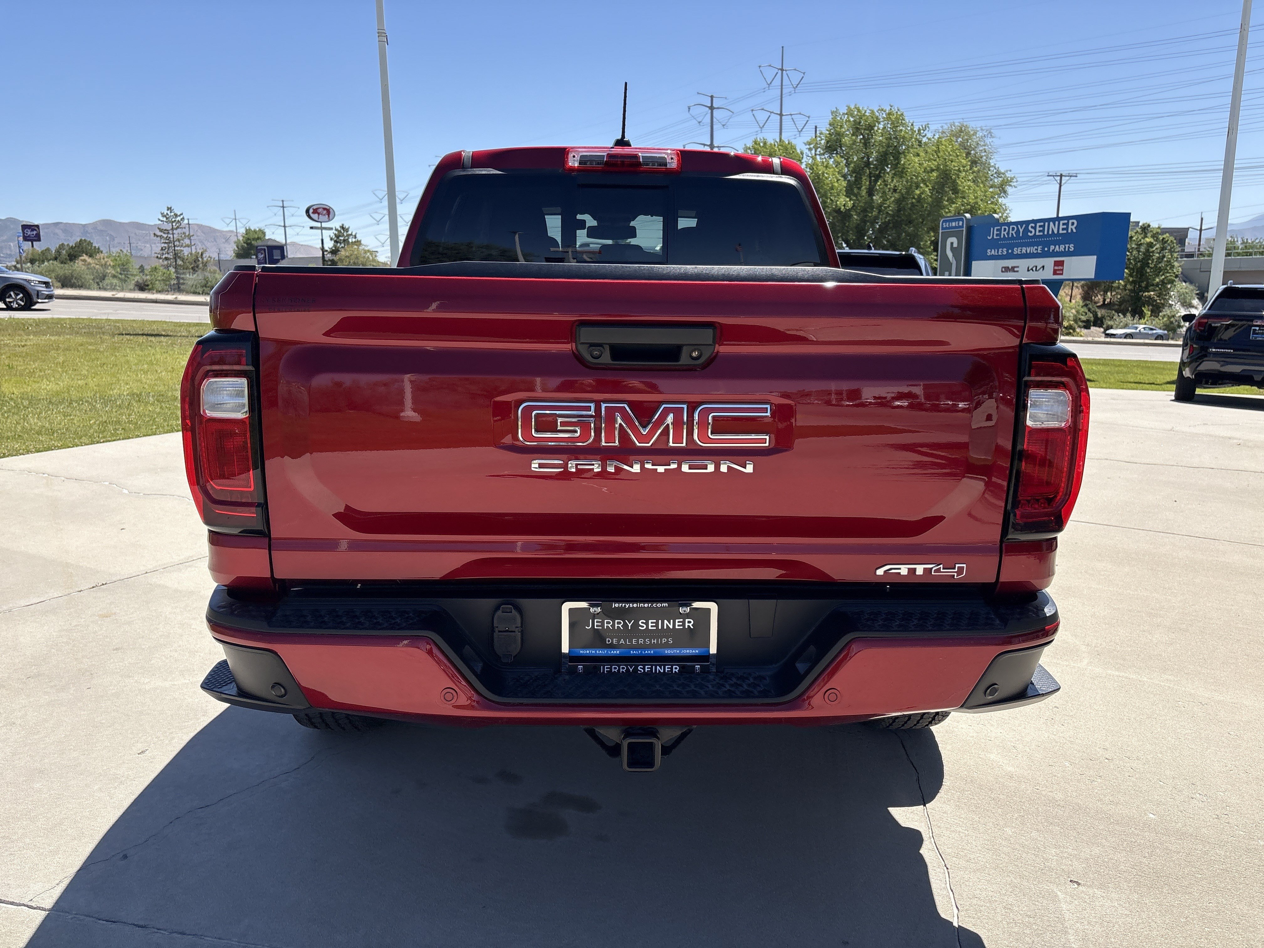 Used 2025 GMC Canyon AT4 w/ AT4 Premium Package AWD/4WD image 5