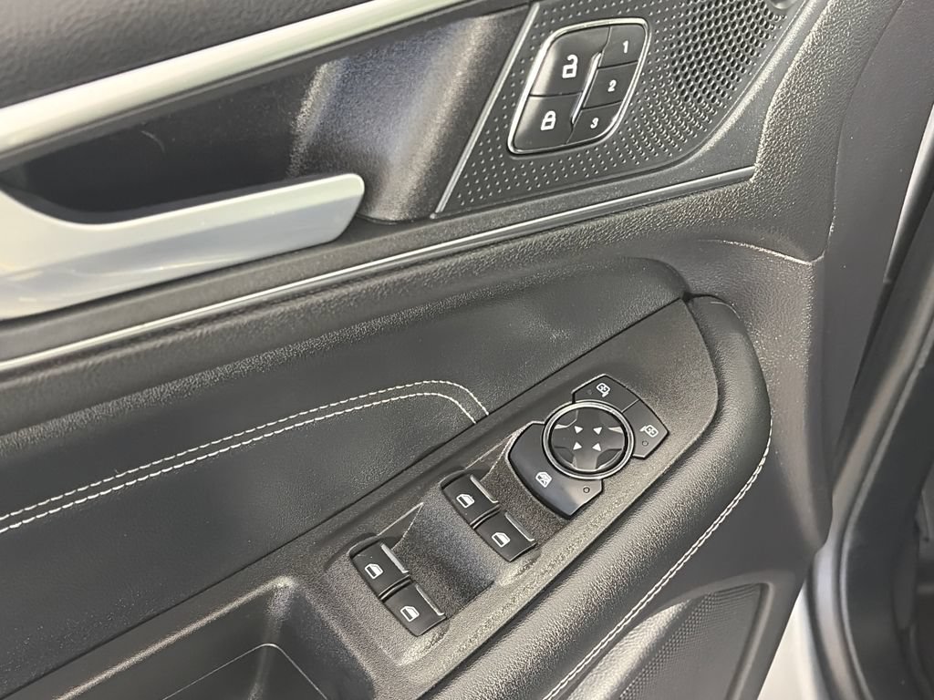 Certified 2022 Ford Edge Titanium AWD/4WD image 25