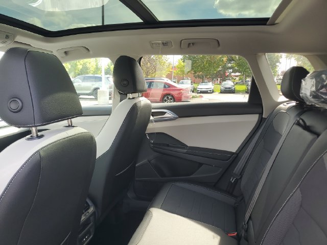 New 2027 Volkswagen Taos SE AWD/4WD image 9