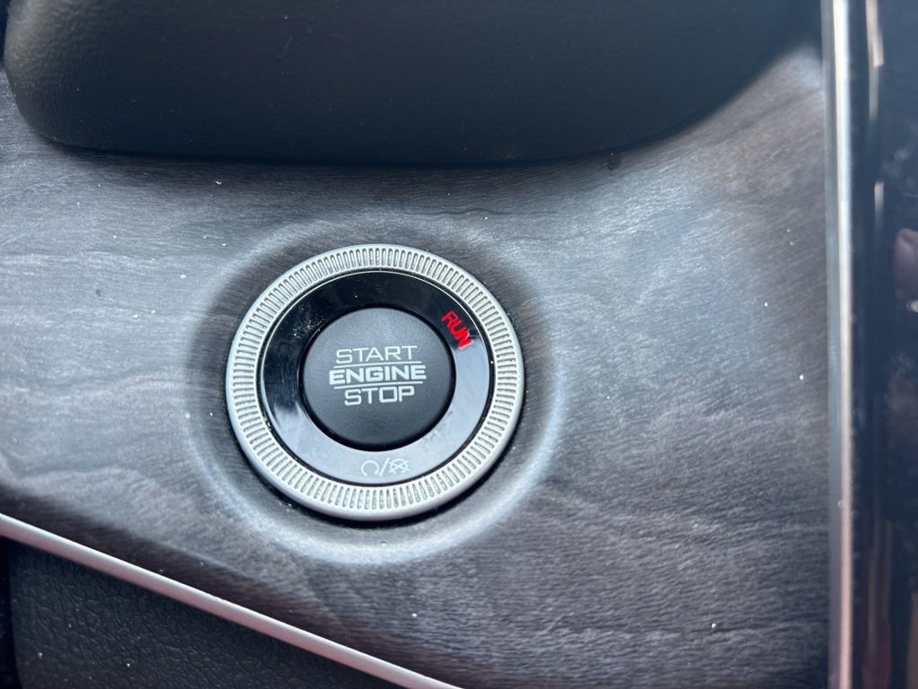 Used 2023 Jeep Grand Cherokee Limited w/ Black Appearance Package image 26