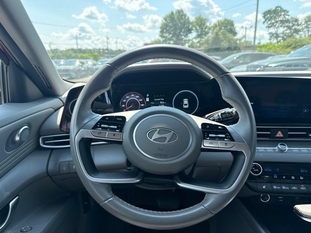 Used 2025 Hyundai Elantra SEL FWD image 22