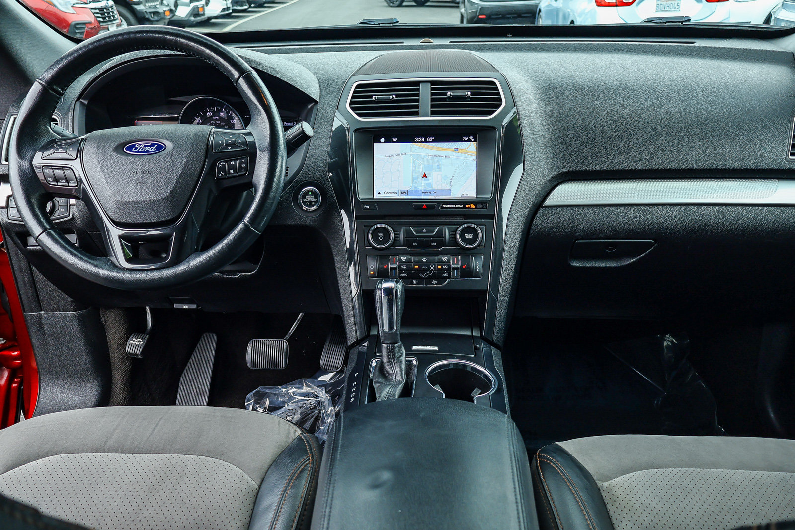 Used 2017 Ford Explorer XLT w/ Equipment Group 202A FWD image 8