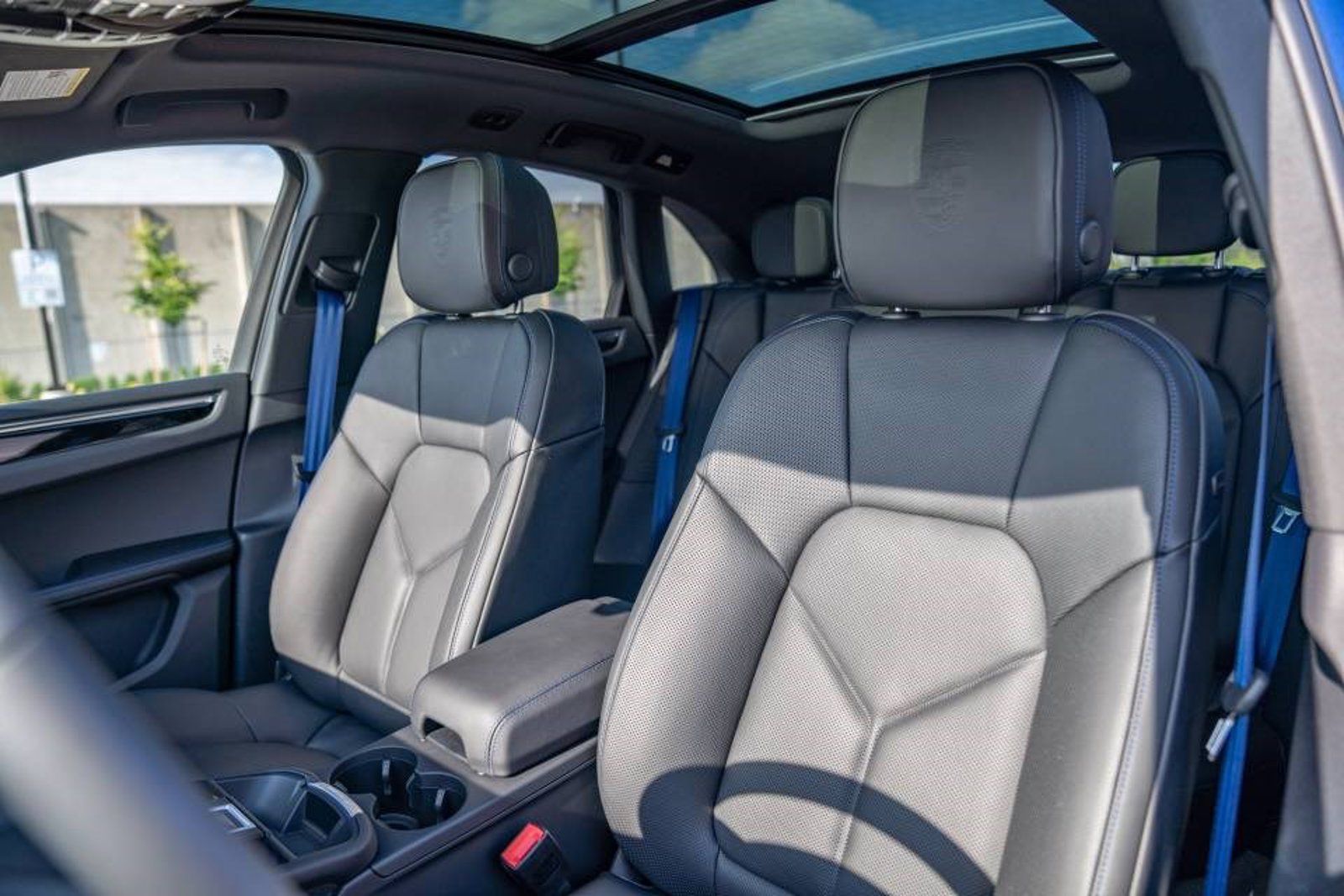 New 2026 Porsche Macan AWD/4WD image 5