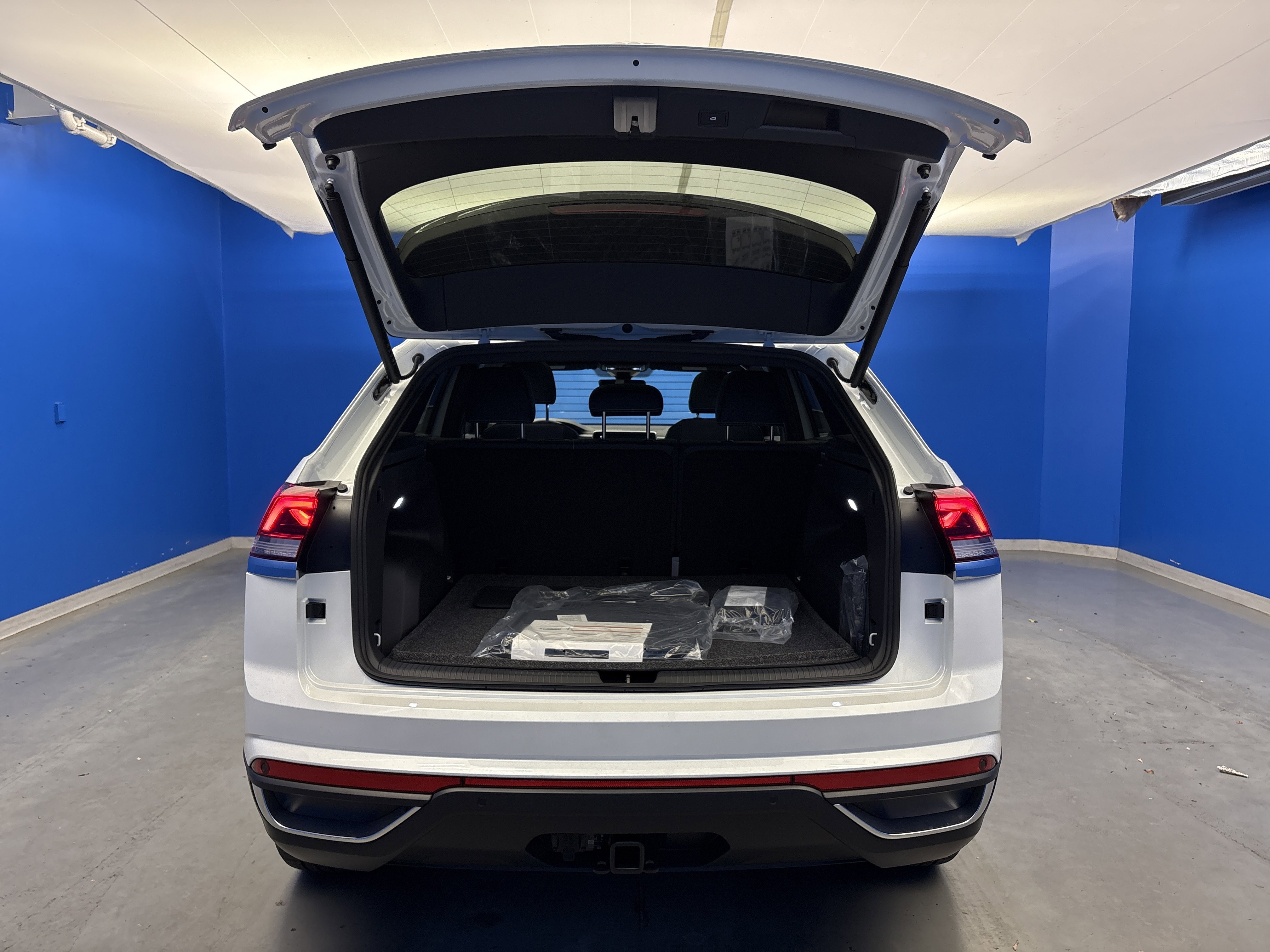 New 2026 Volkswagen Atlas Cross Sport SE image 28