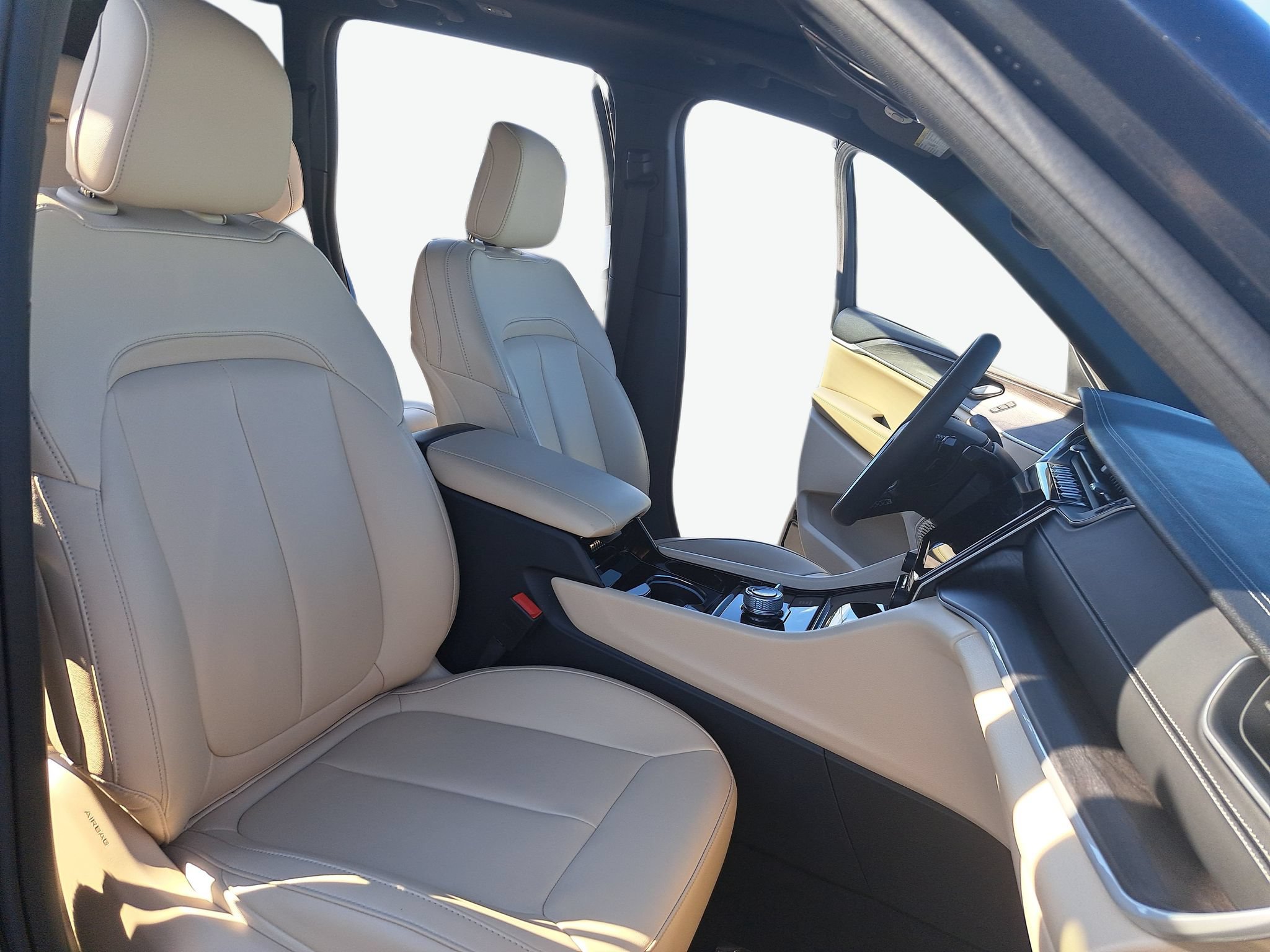 Certified 2023 Jeep Grand Cherokee Limited w/ Trailer Tow Prep Group (B) AWD/4WD image 11