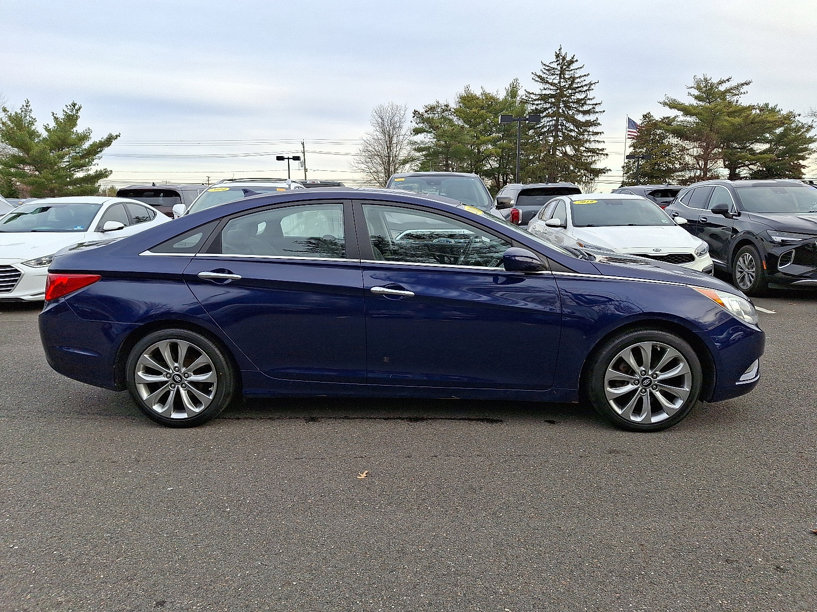 Used 2011 Hyundai Sonata SE w/ Navigation & Sunroof Pkg 4 image 12