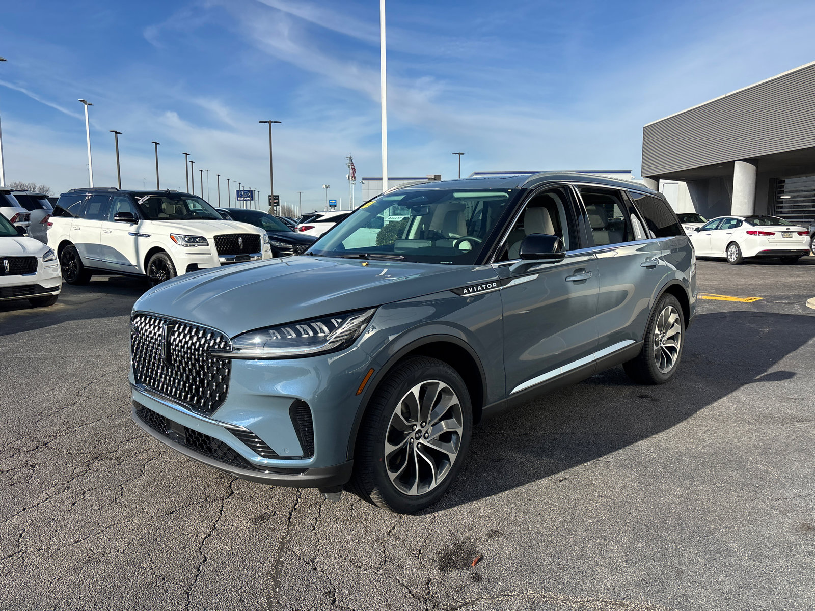 New 2026 Lincoln Aviator AWD image 3