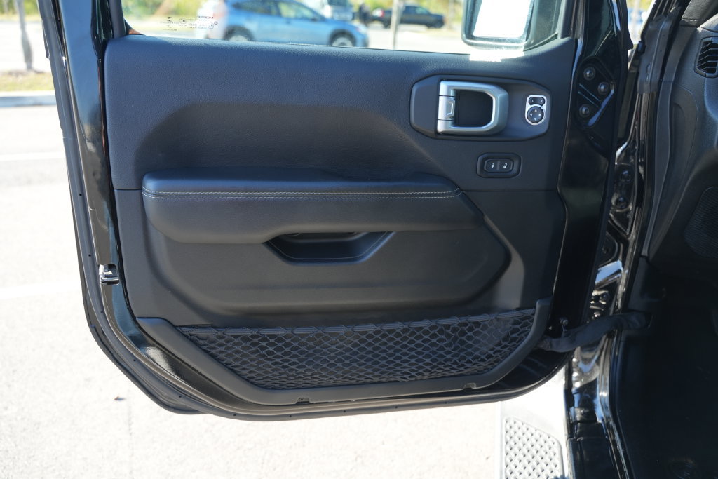 Used 2020 Jeep Gladiator Overland AWD/4WD image 14