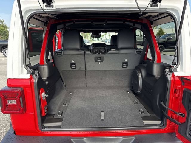 New 2026 Jeep Wrangler Unlimited Sahara w/ Whitecap Package AWD/4WD image 32
