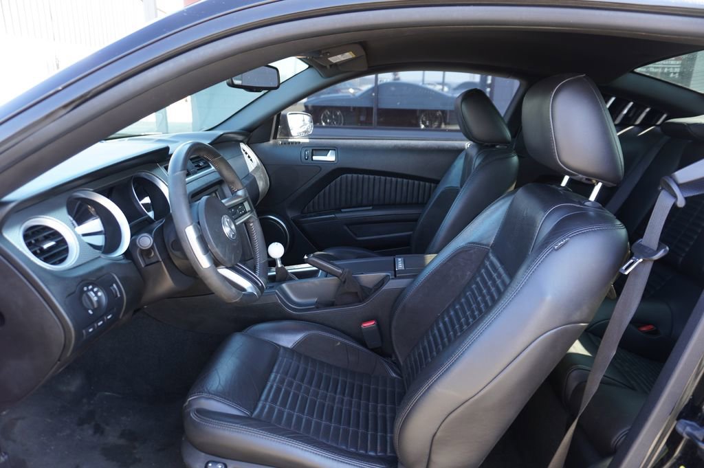 Used 2011 Ford Mustang Shelby GT500 w/ SVT Performance Pkg image 2