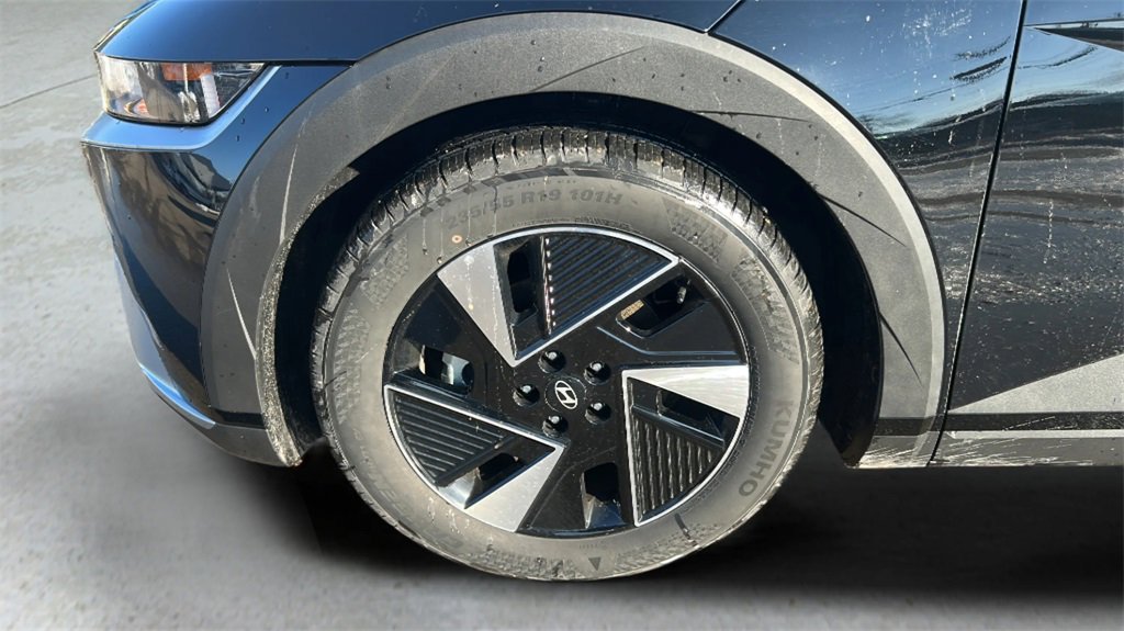 Certified 2025 Hyundai Ioniq 5 SE image 9