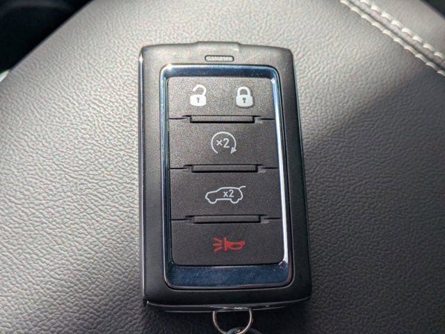New 2025 Jeep Grand Cherokee L Limited w/ Black Appearance Package AWD/4WD image 26
