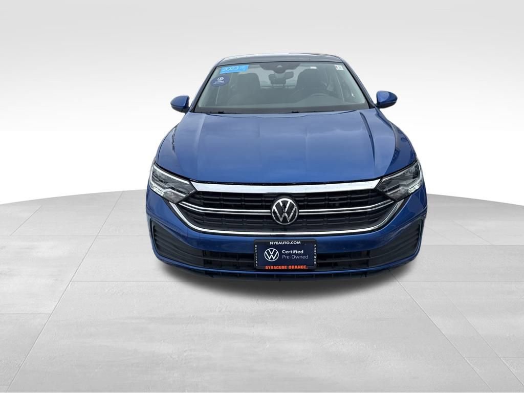 Used 2023 Volkswagen Jetta SE w/ Panoramic Sunroof Package image 10