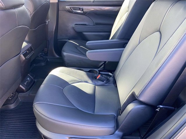 Used 2025 Toyota Highlander Limited image 10