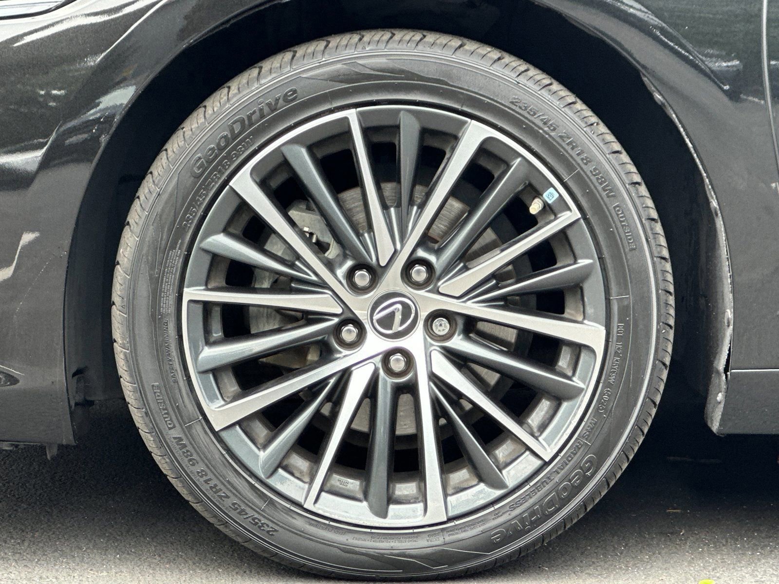 Used 2022 Lexus ES 350 w/ Premium Package image 31