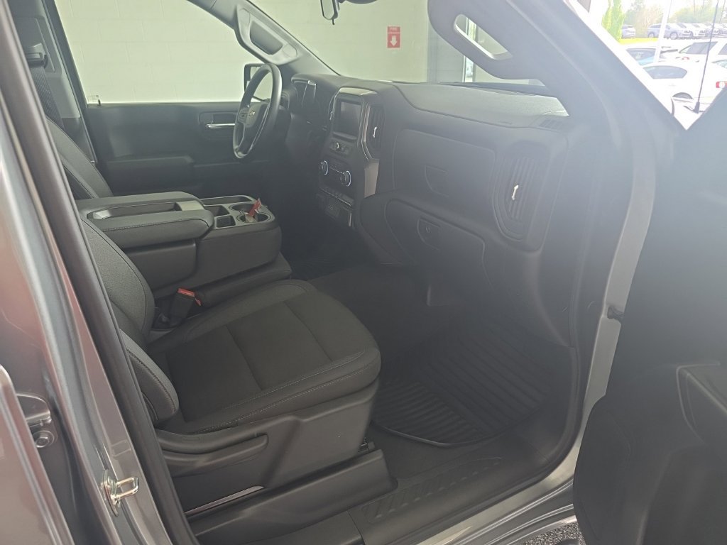 Used 2026 Chevrolet Silverado 1500 Custom w/ Turbomax Blackout Package AWD/4WD image 11